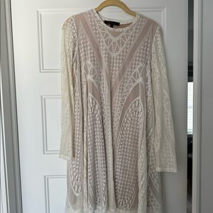 White, short, sheer lace sleeves. Loose fitting